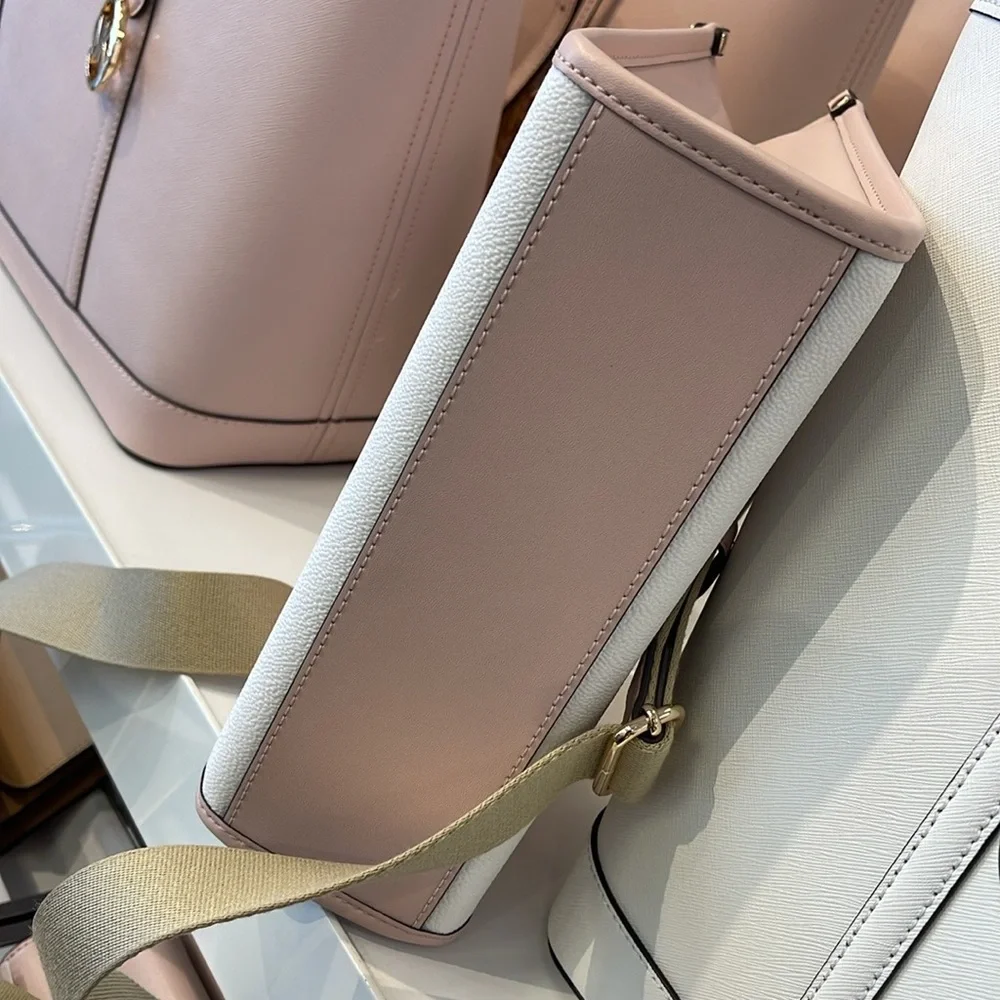 MICHAEL KORS Mirella Sm Ombré Signature Logo Crossbody SM SHOPPER TZ XBODY
Powde - Picture 14 of 16